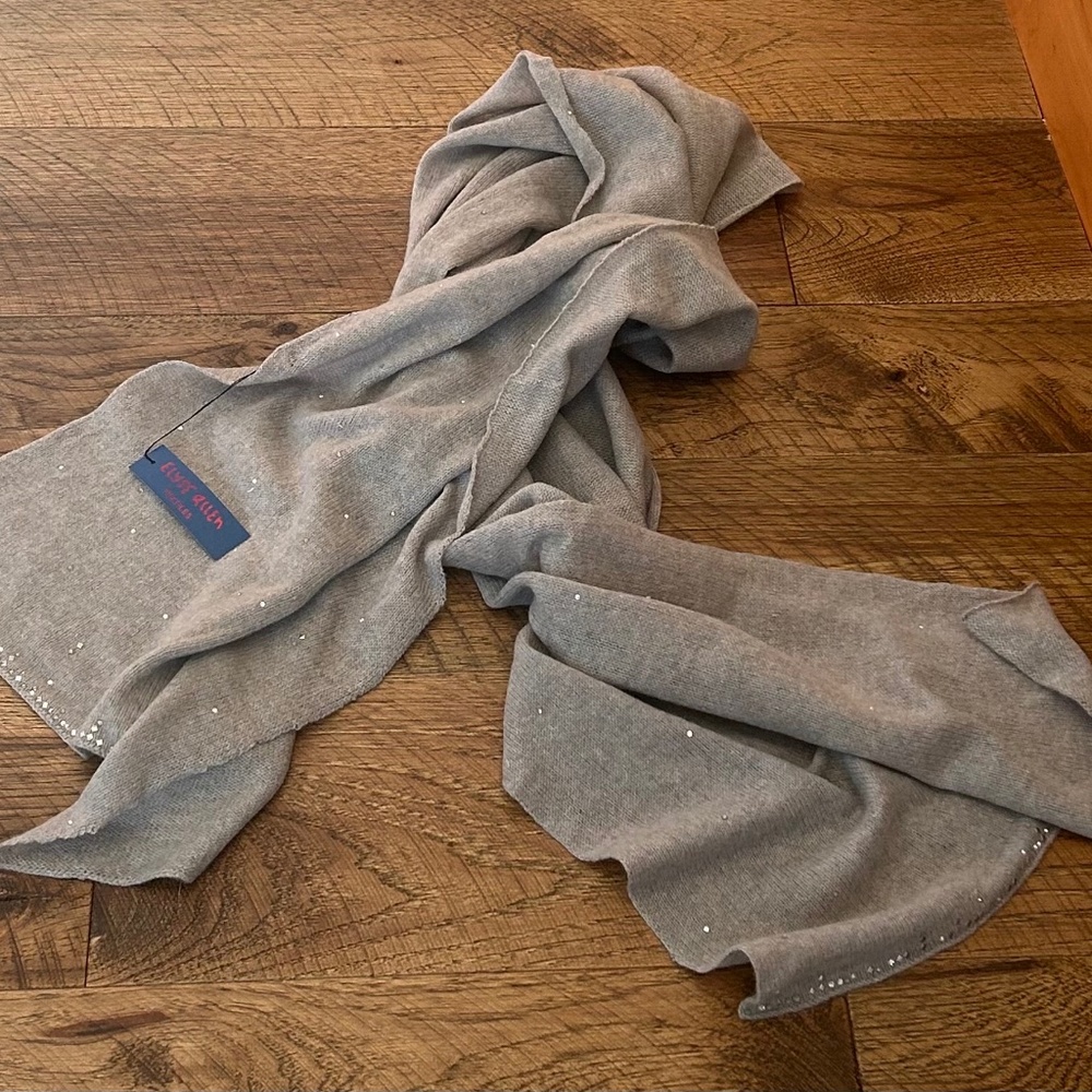 Elyse Allen cashmere light grey scarf/shawl NWT